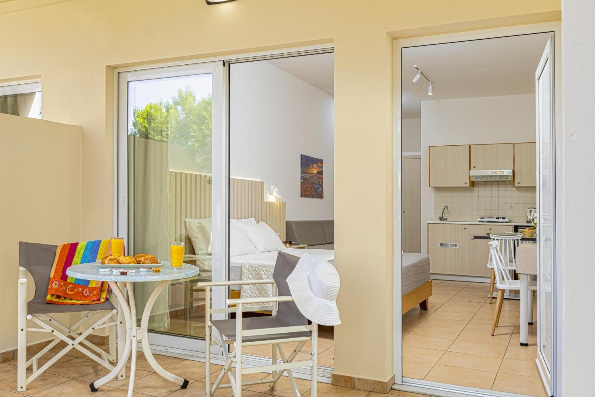 Theos Village Apartments Kato Daratso Dış mekan fotoğraf
